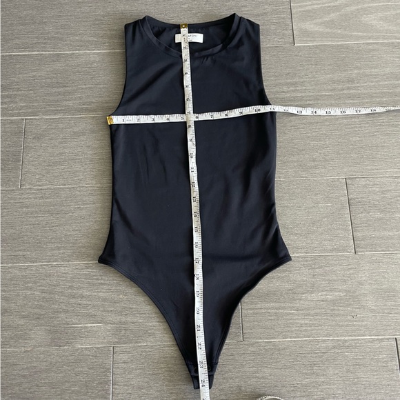ARITZIA Babaton Contour Crew Bodysuit Muscle High Neck Black Size XS Minimalist - Picture 16 of 16